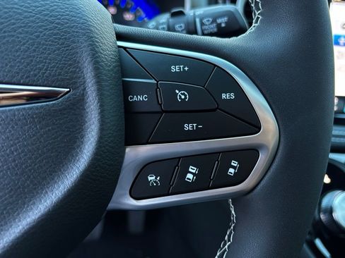 New 2026 Chrysler Pacifica Select image 14