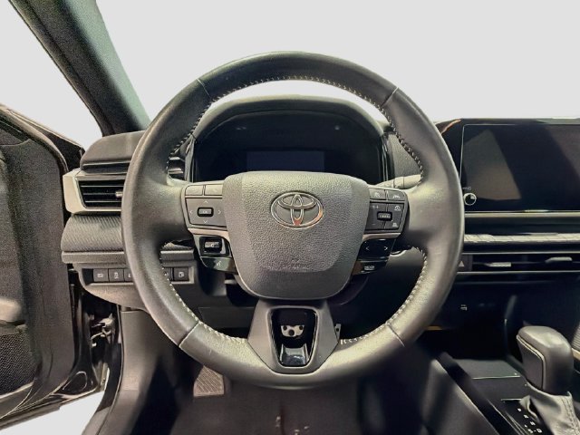Used 2025 Toyota Camry SE FWD image 9