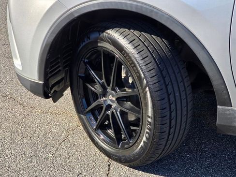 Used 2018 Toyota RAV4 LE FWD image 27