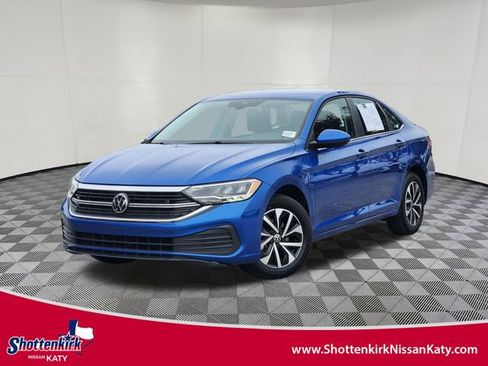 Used 2024 Volkswagen Jetta SE FWD image 1
