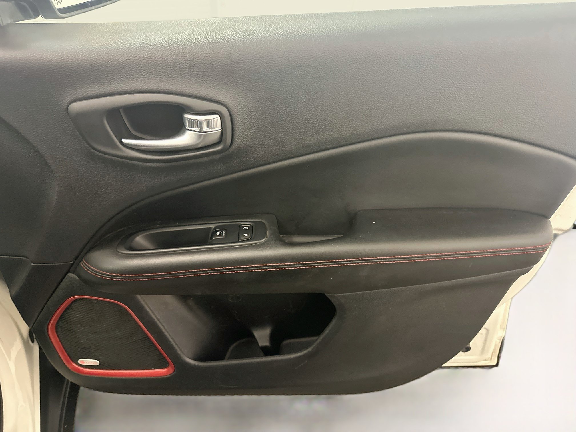 Used 2018 Jeep Compass Trailhawk w/ Navigation Group AWD/4WD image 33