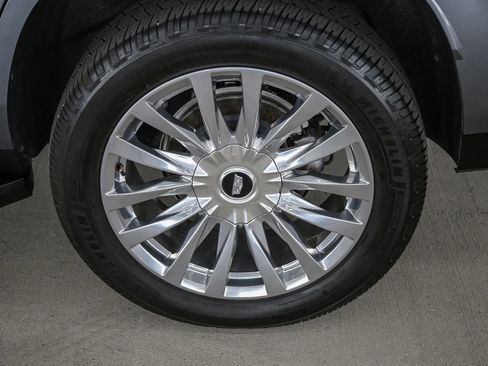 Used 2022 Cadillac Escalade Premium Luxury RWD image 8