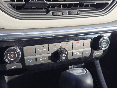 Used 2022 Jeep Compass Limited image 32