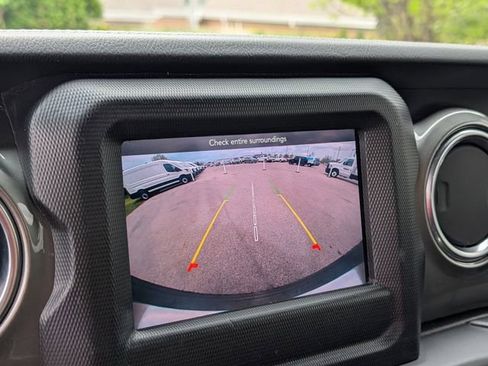 Used 2019 Jeep Wrangler Unlimited Sahara AWD/4WD image 20