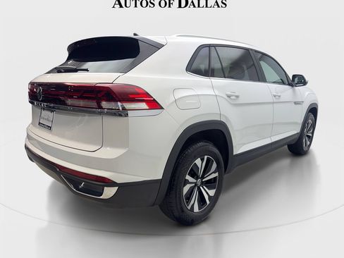 Used 2025 Volkswagen Atlas Cross Sport SE FWD image 6