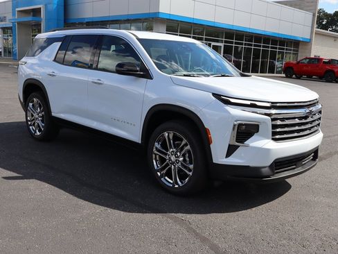 New 2026 Chevrolet Traverse LT w/ LPO, Floor Liner Package image 2