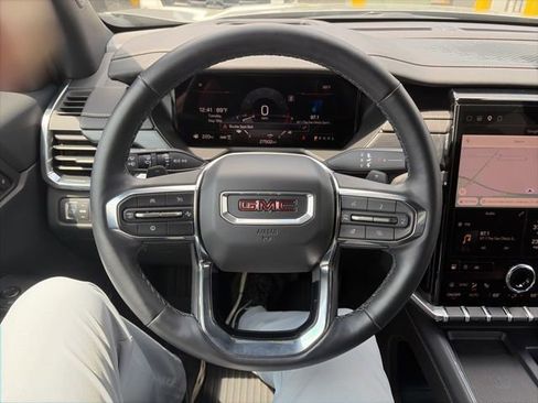 Used 2025 GMC Acadia Elevation w/ Elevation Premium Package AWD/4WD image 12