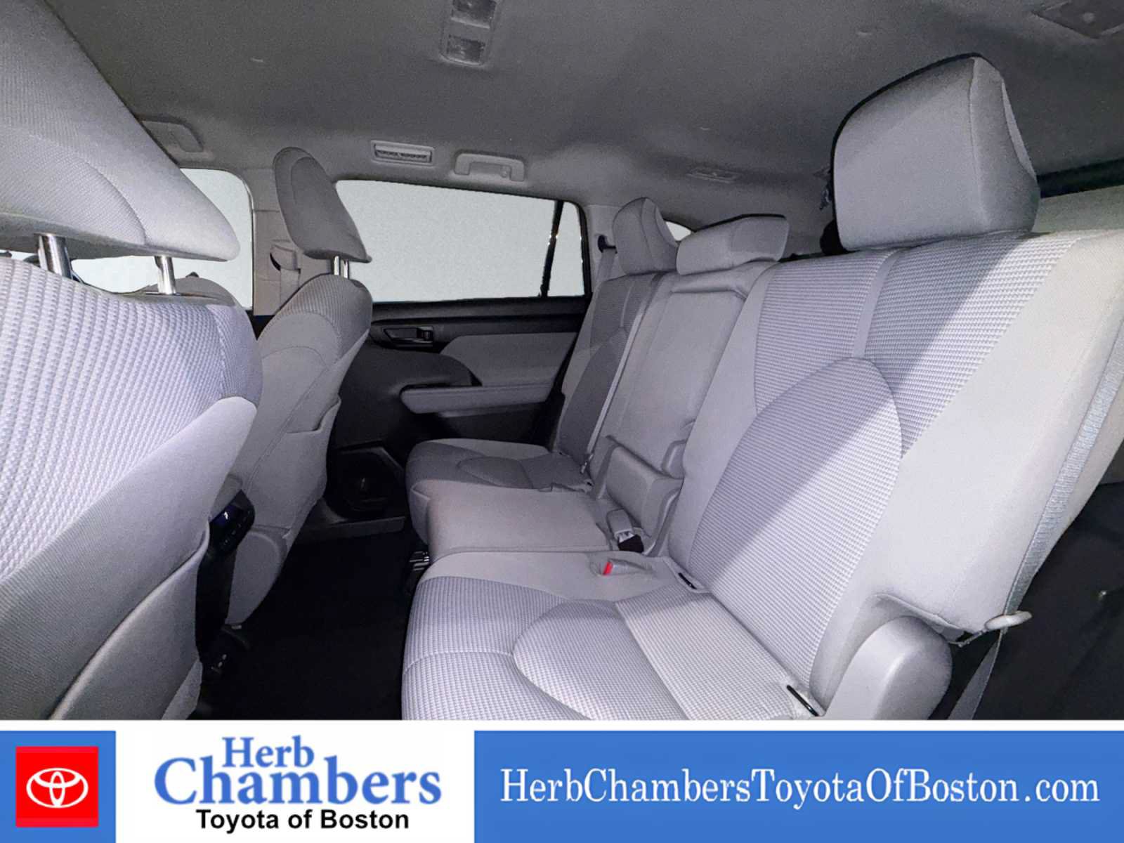 Used 2022 Toyota Highlander LE AWD/4WD image 17