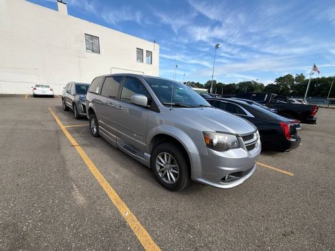 Used 2014 Dodge Grand Caravan R/T w/ Safety Sphere Group FWD image 5