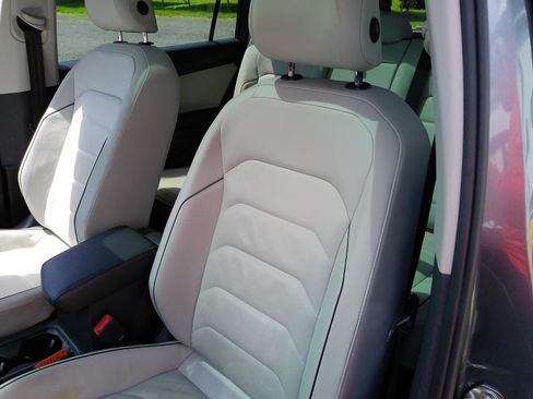 Used 2019 Volkswagen Tiguan SEL Premium AWD/4WD image 14