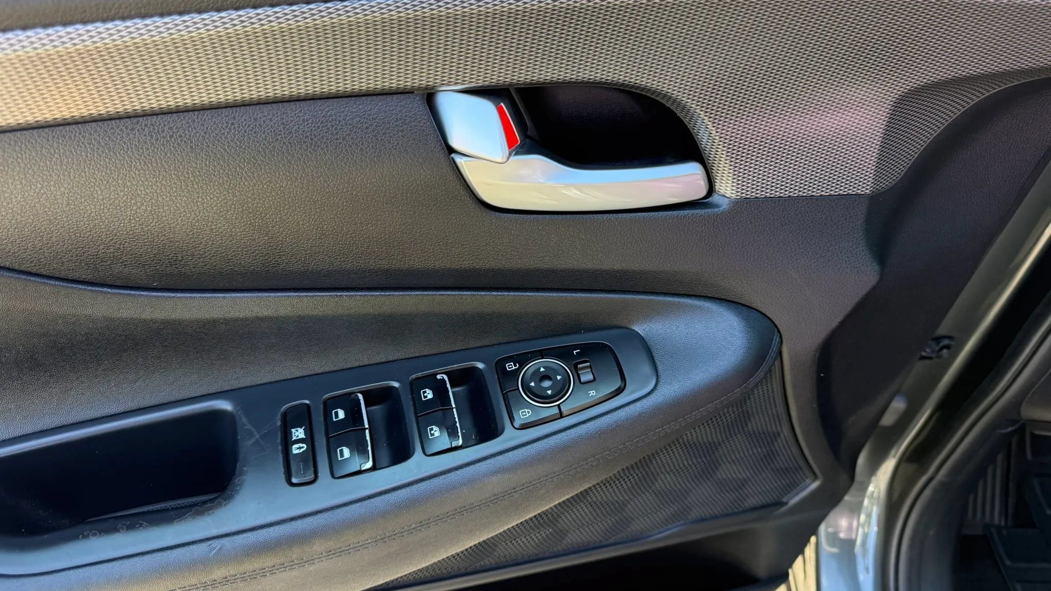Used 2020 Hyundai Santa Fe SEL FWD image 17