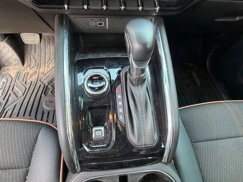Used 2024 GMC Canyon AT4 AWD/4WD image 12