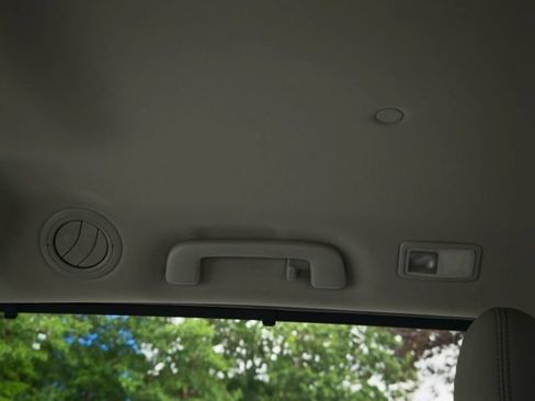 Used 2017 Toyota Sienna XLE w/ XLE Navigation Package FWD image 45