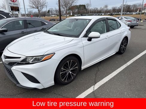 Used 2019 Toyota Camry SE image 6