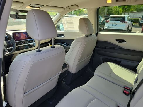 New 2026 Nissan Pathfinder SL AWD/4WD image 13