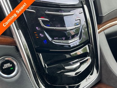 Used 2020 Cadillac Escalade Premium Luxury AWD/4WD image 14