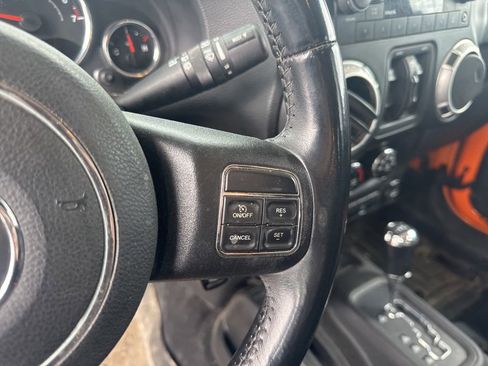 Used 2012 Jeep Wrangler Unlimited Rubicon w/ Connectivity Group AWD/4WD image 14