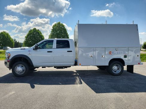 New 2024 RAM 5500 Tradesman w/ Chrome Appearance Group image 5
