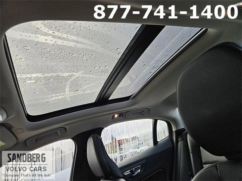 Used 2019 Volvo S60 T6 Momentum w/ Multimedia Package image 17