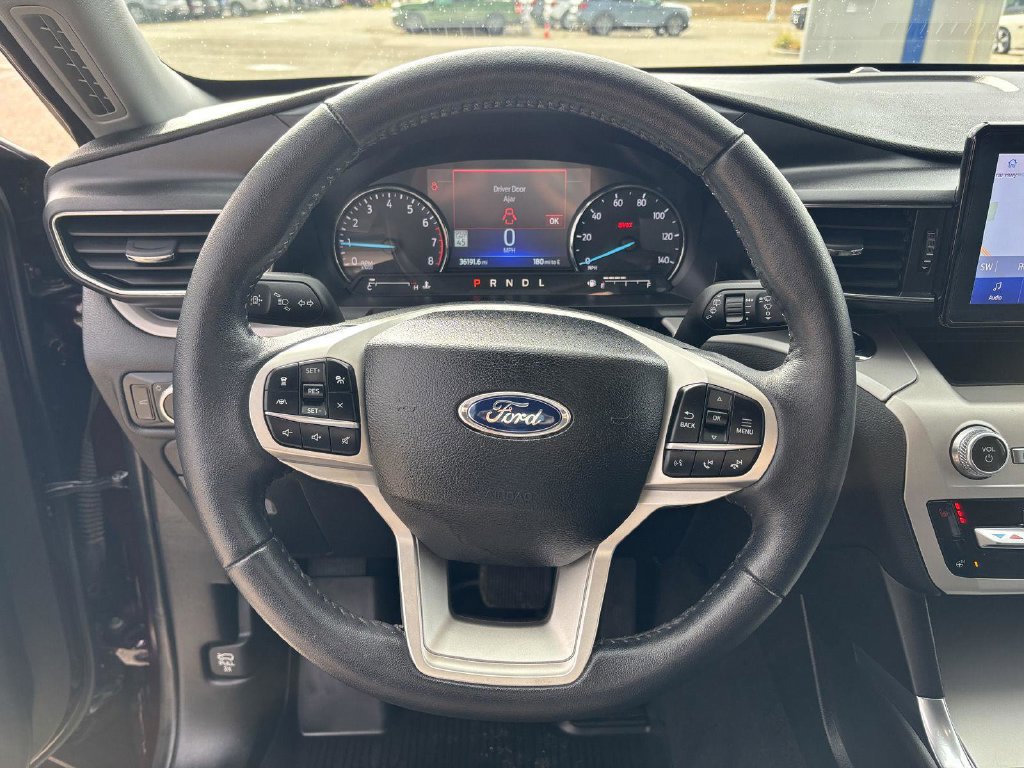 Used 2023 Ford Explorer XLT w/ Equipment Group 202A AWD/4WD image 28