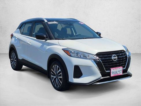 Used 2023 Nissan Kicks SV FWD image 3