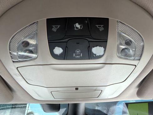 Used 2017 Chrysler Pacifica Limited FWD image 19