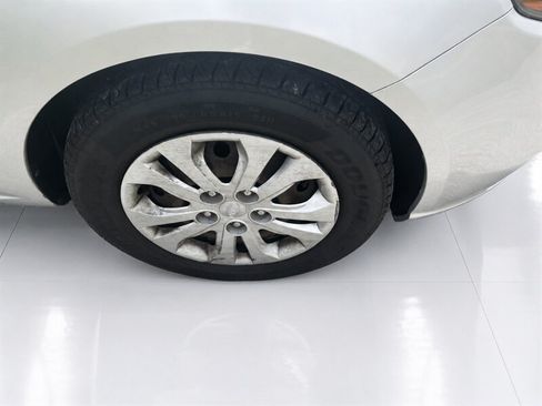 Used 2010 Kia Forte EX FWD image 30
