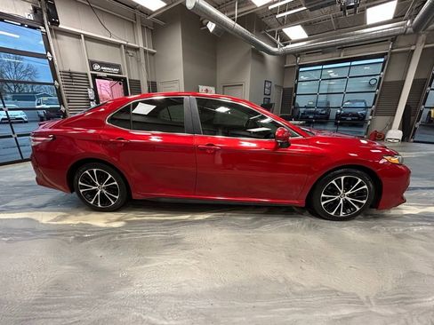 Used 2020 Toyota Camry SE w/ Convenience Package image 26