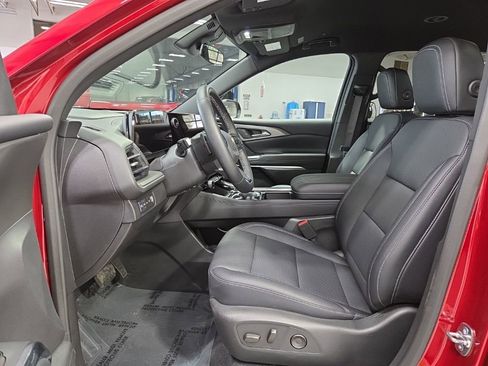 Used 2025 Chevrolet Traverse LT w/ Driver Confidence Package AWD/4WD image 9