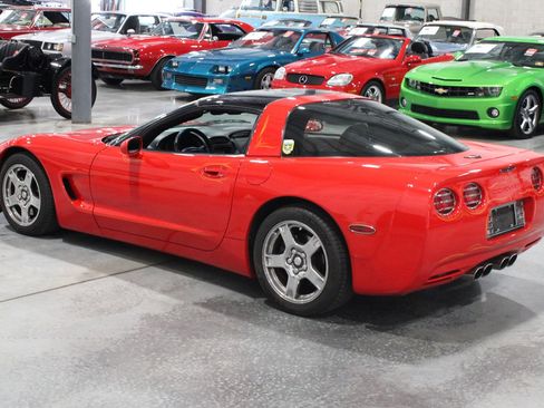 Used 1999 Chevrolet Corvette Coupe w/ Memory Pkg RWD image 38