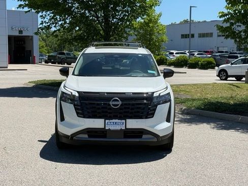 New 2026 Nissan Pathfinder Platinum w/ Cargo Package AWD/4WD image 2