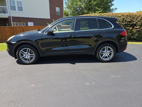 Used 2014 Porsche Cayenne AWD/4WD image 2