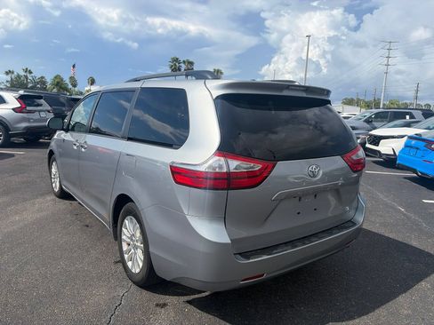 Used 2017 Toyota Sienna XLE FWD image 5