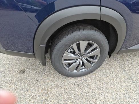 New 2025 Nissan Pathfinder SV w/ Black Appearance Package image 9