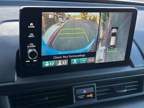 Used 2025 Honda Pilot TrailSport image 23