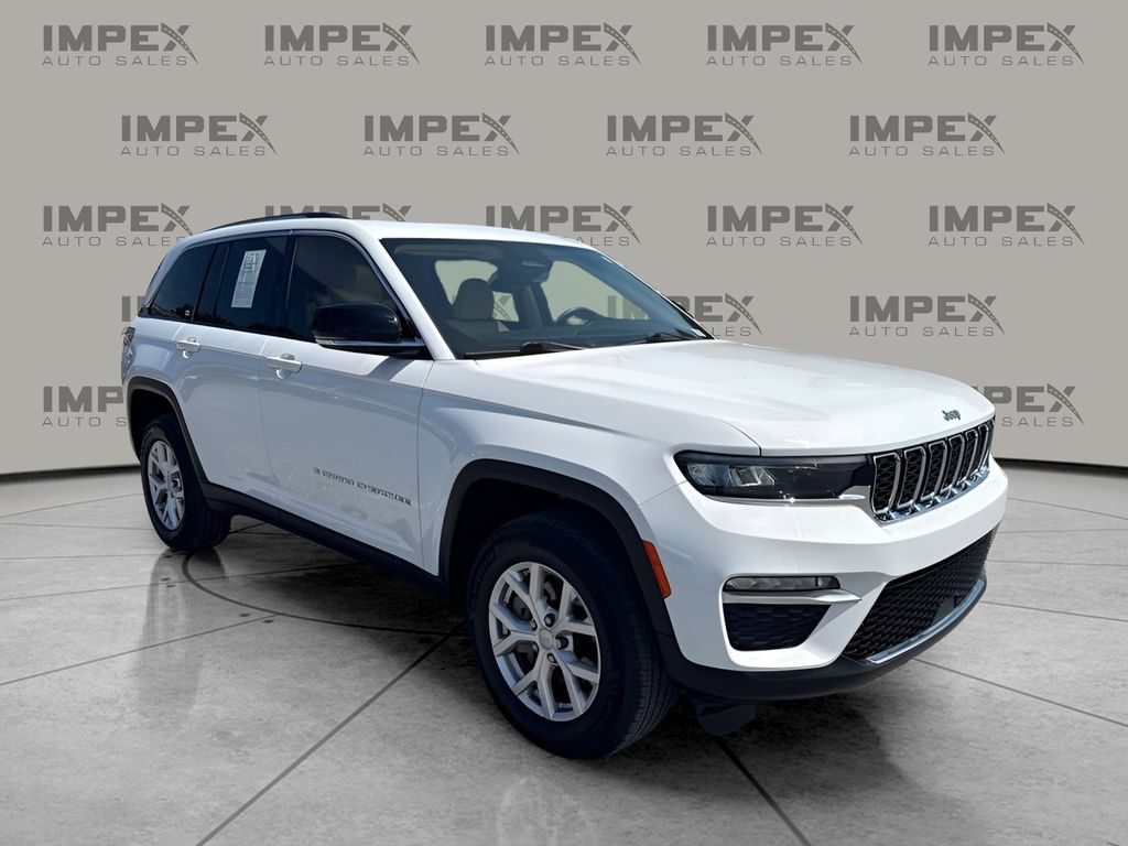 Used 2022 Jeep Grand Cherokee Limited AWD/4WD image 4