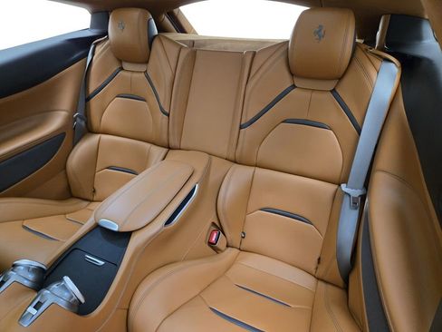 Used 2017 Ferrari GTC4Lusso image 19