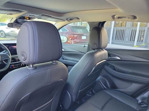 Used 2025 Buick Encore GX Sport Touring w/ Experience Buick Package FWD image 28