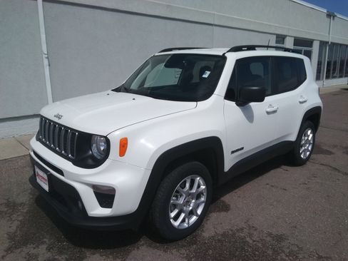 Used 2022 Jeep Renegade Latitude w/ Convenience Group AWD/4WD image 2