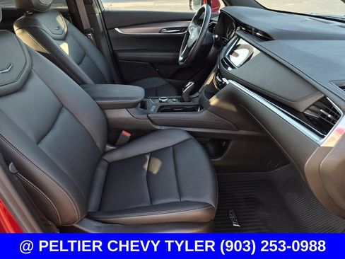 Used 2025 Cadillac XT6 Luxury FWD image 13