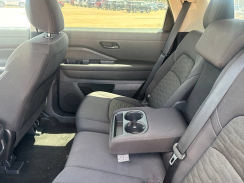 Used 2025 Nissan Pathfinder SV FWD image 38