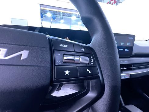 Used 2025 Kia K4 LXS image 21