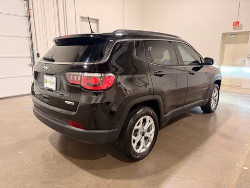 Used 2025 Jeep Compass Latitude AWD/4WD image 5