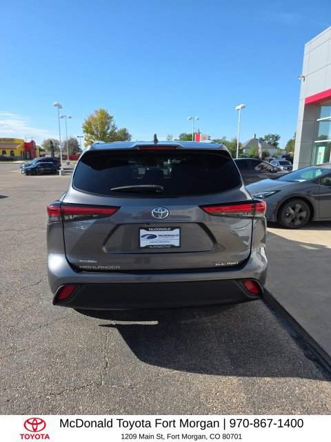 Used 2023 Toyota Highlander XLE AWD/4WD image 4