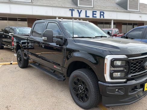 New 2026 Ford F250 Lariat w/ Black Appearance Package AWD/4WD image 2