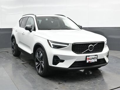 New 2025 Volvo XC40 B5 Plus w/ Protection Package Premier