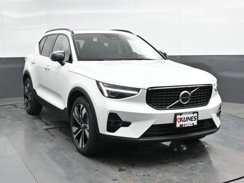 New 2025 Volvo XC40 B5 Plus w/ Protection Package Premier image 4