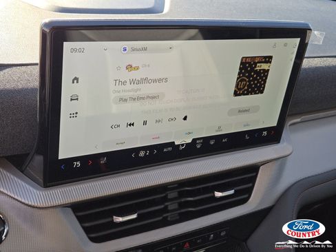 New 2026 Ford Explorer Active w/ Active Comfort Package image 12