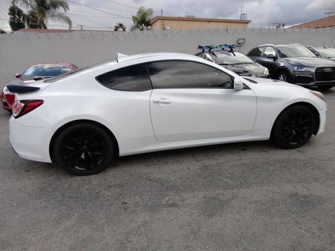 Used 2016 Hyundai Genesis 3.8 RWD image 8