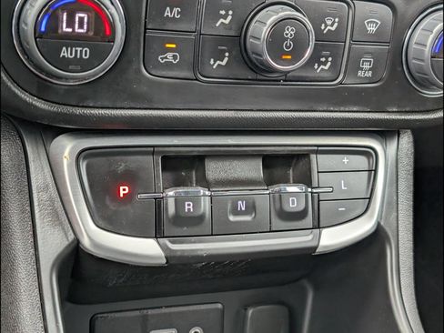 Used 2022 GMC Terrain SLE w/ Driver Convenience Package FWD image 16